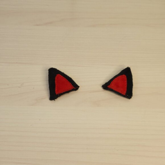 HOT TOPIC Ten Thirty-One Halloween Black Red Cat Ear Hair Clips Costume EUC - Picture 1 of 3